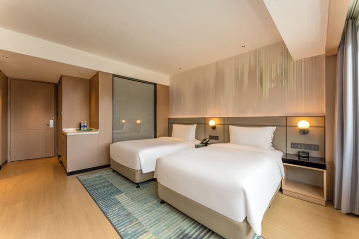 Holiday Inn Shanghai Nanjing Road by IHG