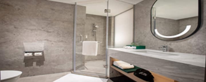 Holiday Inn Shanghai Nanjing Road by IHG