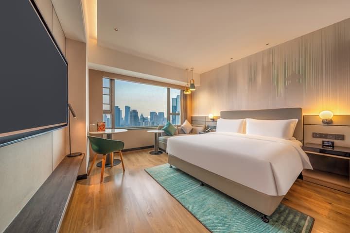Holiday Inn Shanghai Nanjing Road by IHG