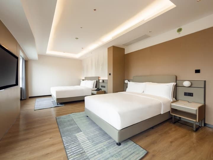 Holiday Inn Shanghai Nanjing Road by IHG