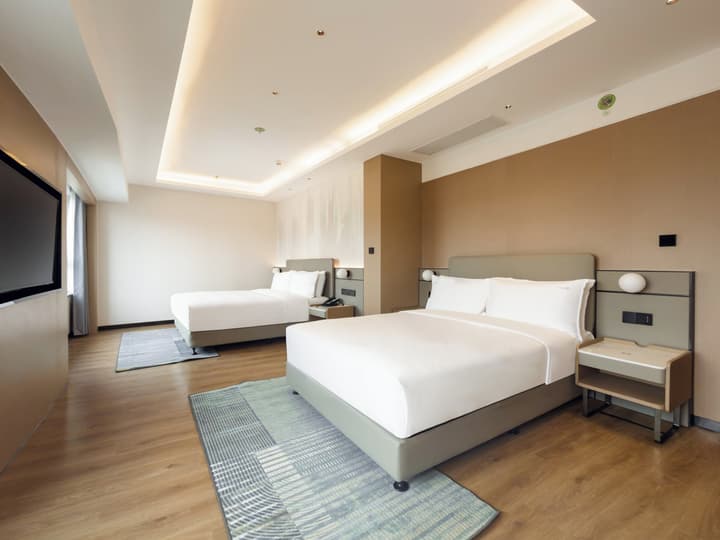 Holiday Inn Shanghai Nanjing Road by IHG