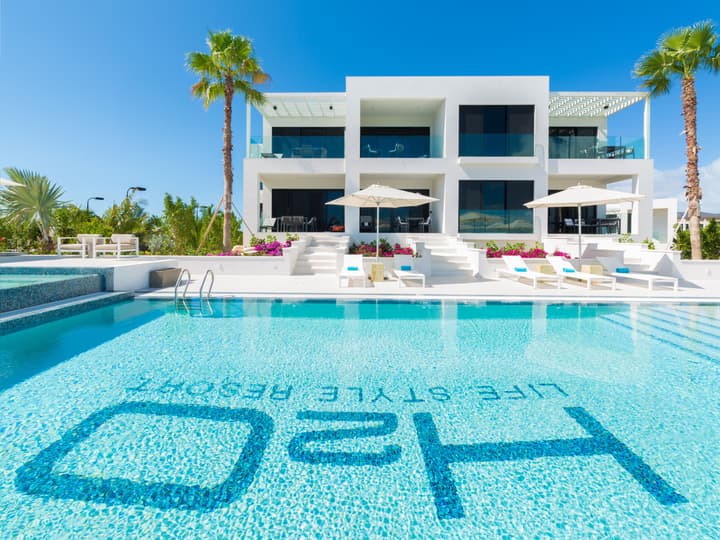 H2O Life. Style. Resort.