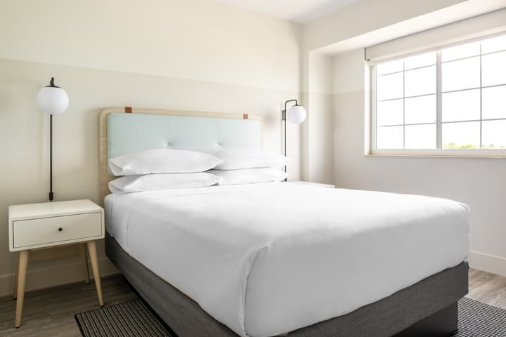 Hampton by Hilton Grand Cayman Seven Mile Beach
