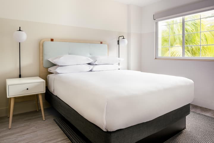 Hampton by Hilton Grand Cayman Seven Mile Beach