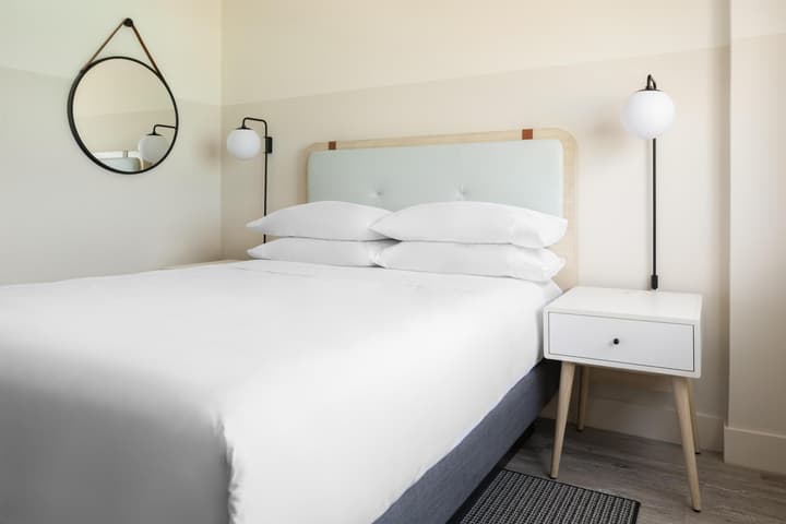 Hampton by Hilton Grand Cayman Seven Mile Beach