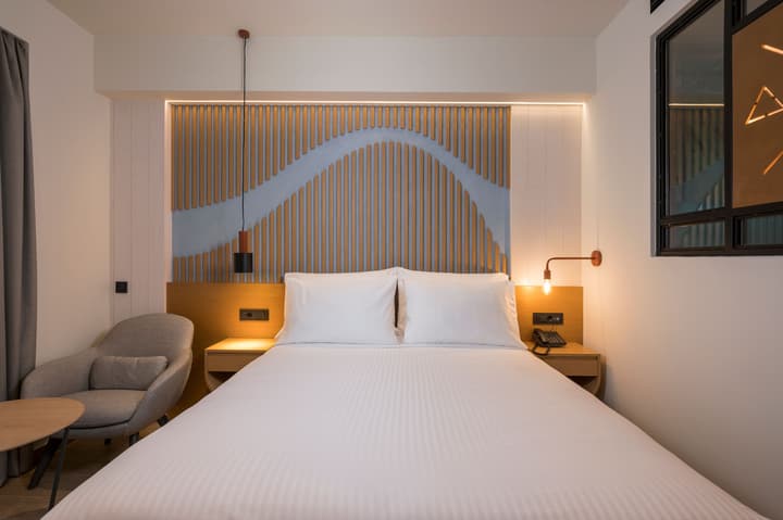 Hyperion City Hotel