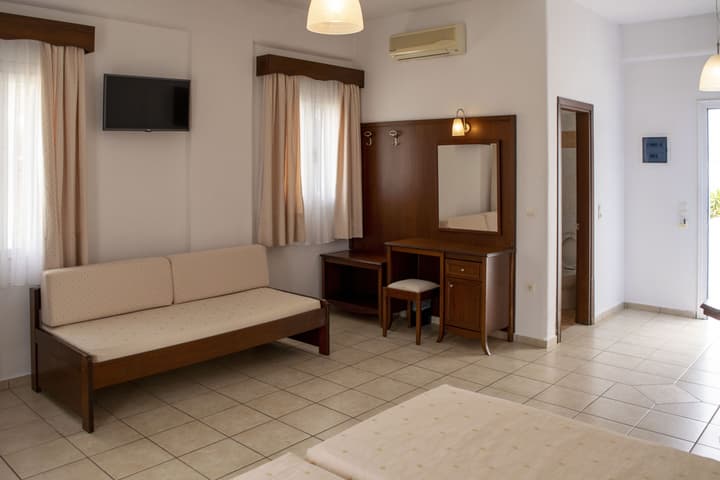 Giannoulaki Hotel