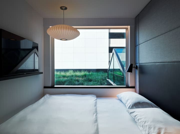 citizenM Los Angeles Downtown