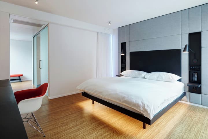 citizenM Los Angeles Downtown