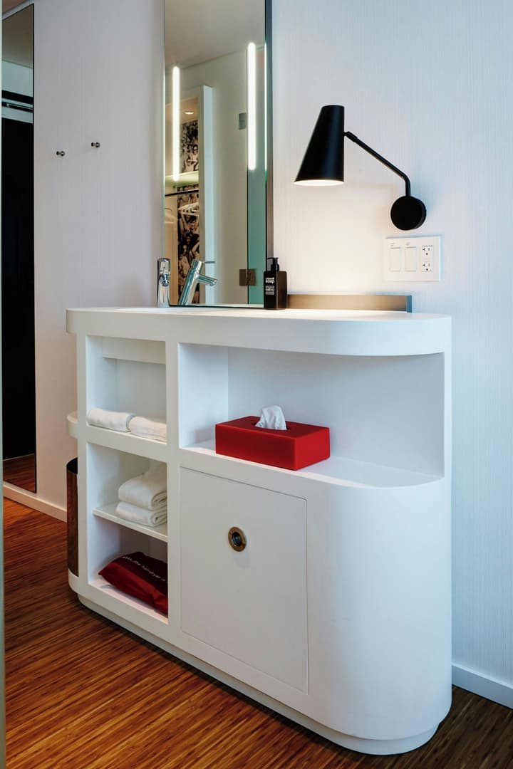 citizenM Los Angeles Downtown