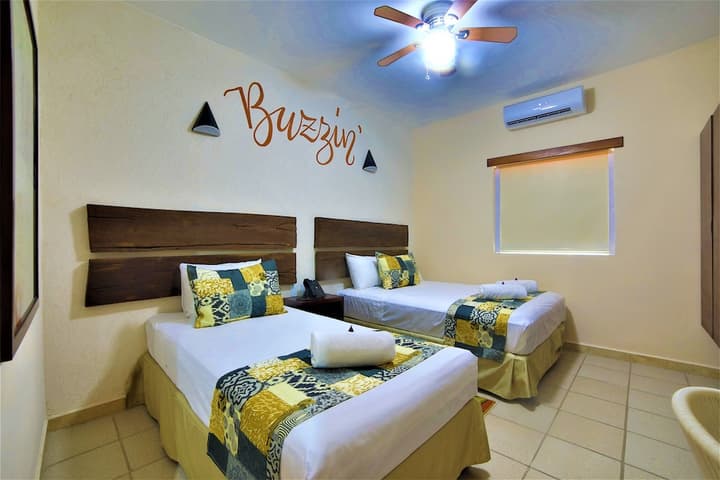12 Bees Hotel