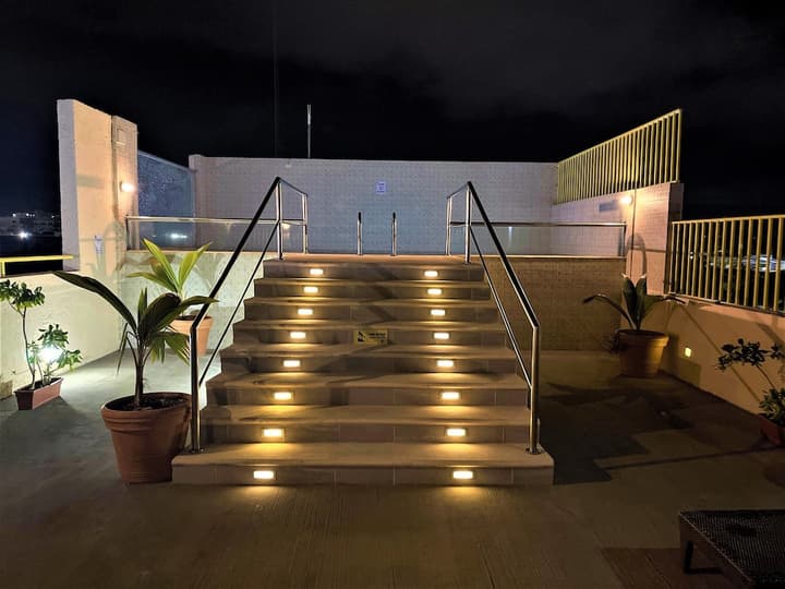 12 Bees Hotel