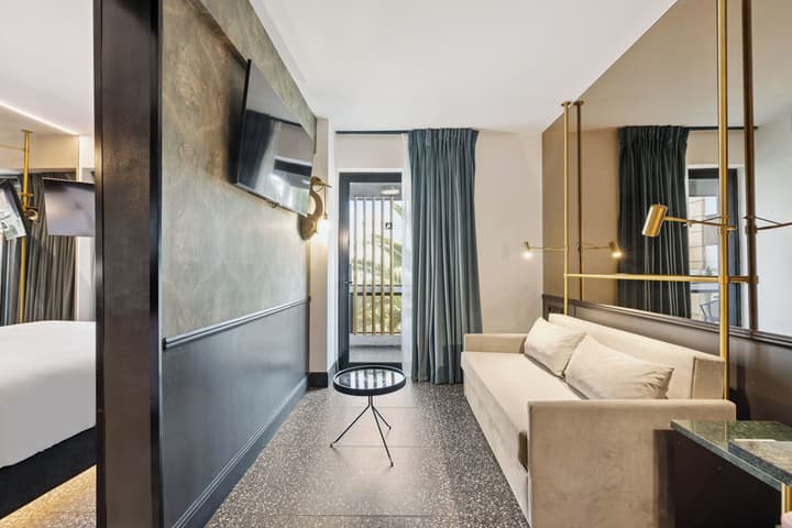 Skylark, Aluma Hotel & Resort