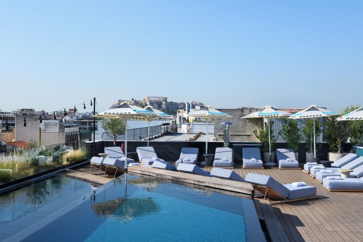 Skylark, Aluma Hotel & Resort