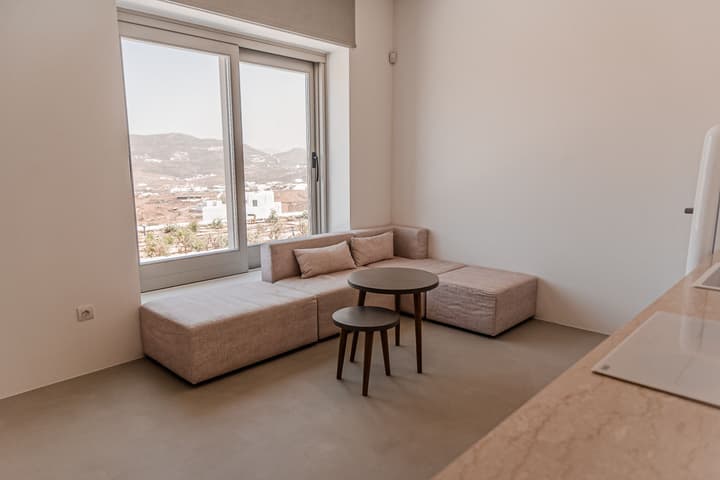 Amarelo Suites