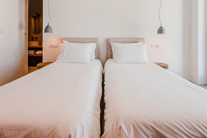 Amarelo Suites
