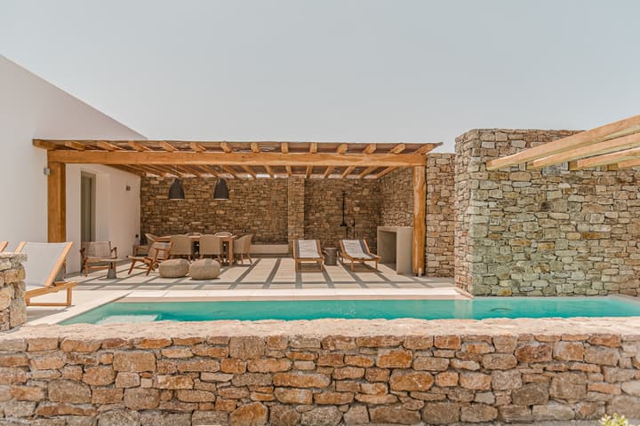 Amarelo Suites