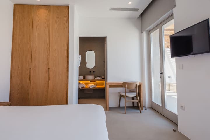 Amarelo Suites