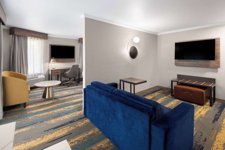 La Quinta Inn & Suites by Wyndham Yakima Downtown