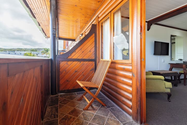 Knysna Log-Inn Hotel