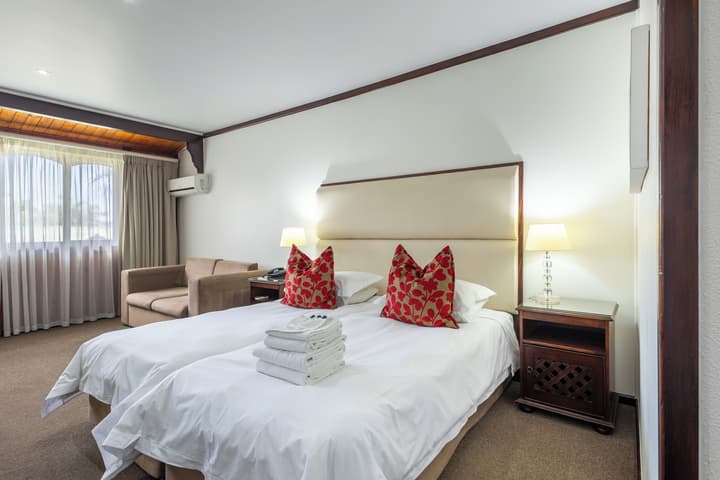 Knysna Log-Inn Hotel