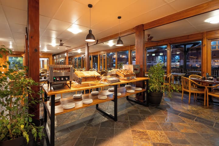 Knysna Log-Inn Hotel