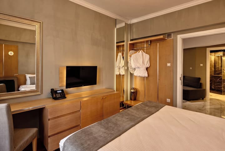 Athens Warehouse Boutique Hotel & Suites