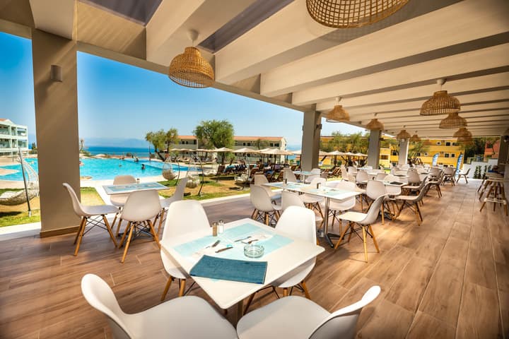 Robolla Beach Aparthotel