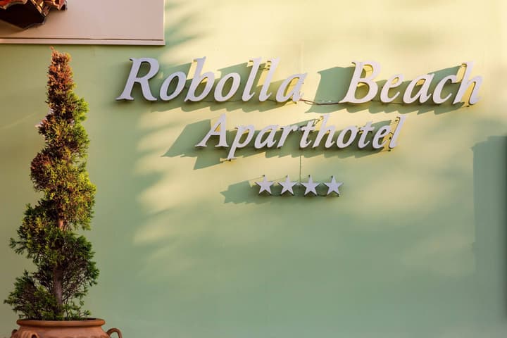 Robolla Beach Aparthotel