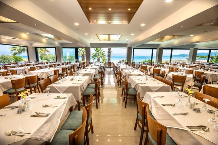 Robolla Beach Aparthotel