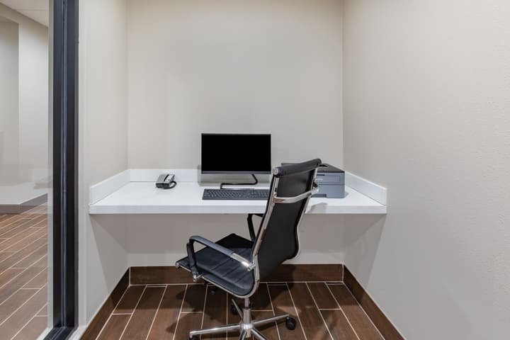 Hawthorn Extended Stay by Wyndham Oklahoma City Airport