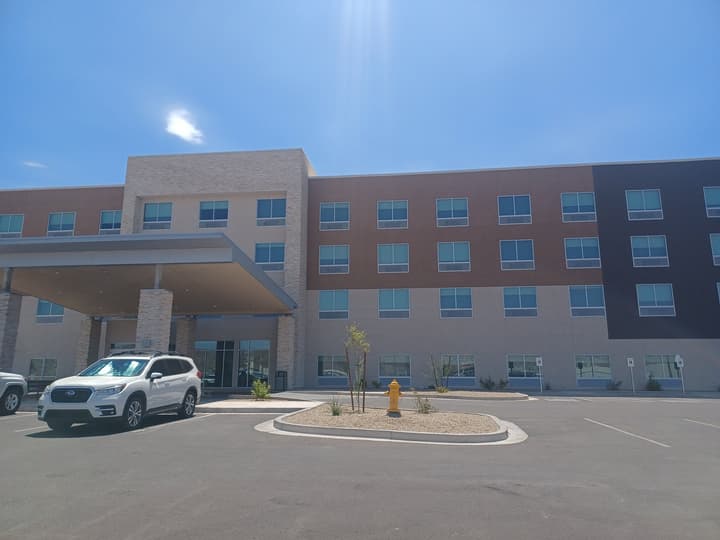 Holiday Inn Express & Suites Bullhead City by IHG
