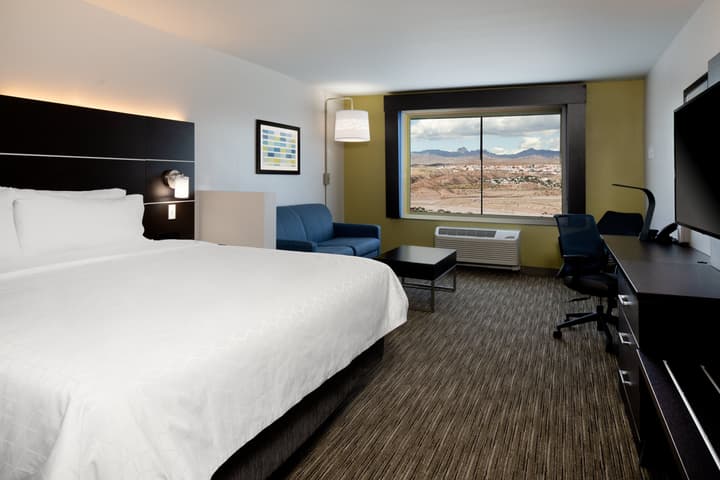 Holiday Inn Express & Suites Bullhead City by IHG