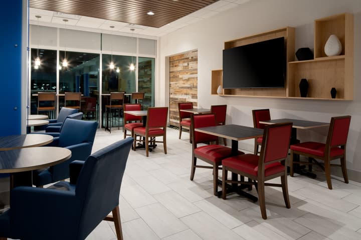 Holiday Inn Express & Suites Bullhead City by IHG