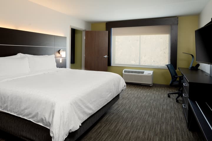Holiday Inn Express & Suites Bullhead City by IHG