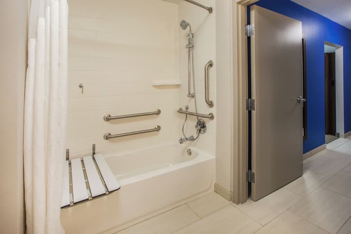 Holiday Inn Express & Suites Bullhead City by IHG