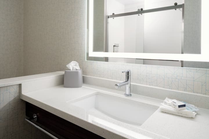 Holiday Inn Express & Suites Bullhead City by IHG