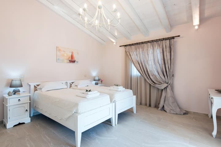 Villa Frosso Large Private Pool Walk to Beach Sea Views A C Wifi Car Not Required - 556