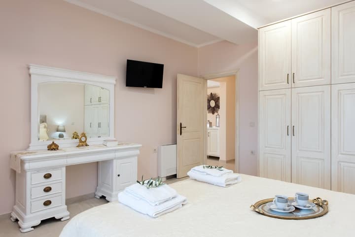 Villa Frosso Large Private Pool Walk to Beach Sea Views A C Wifi Car Not Required - 556
