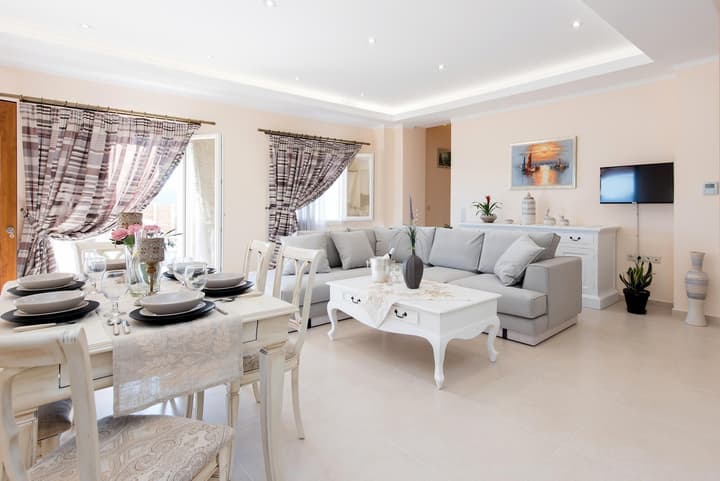 Villa Frosso Large Private Pool Walk to Beach Sea Views A C Wifi Car Not Required - 556