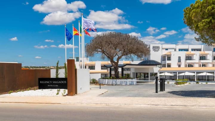 Regency Salgados Hotel & Spa