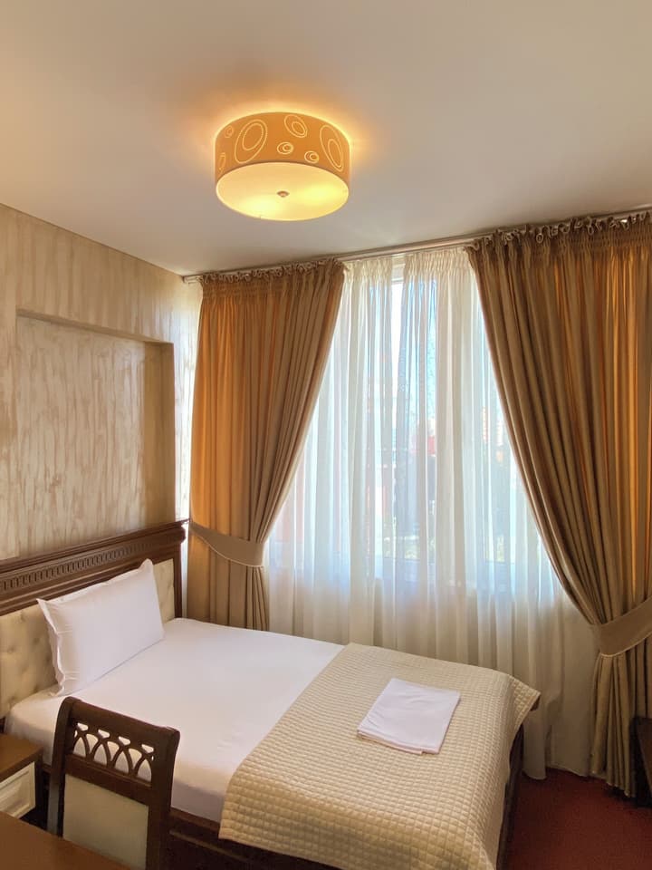 HOTEL ROZAFA