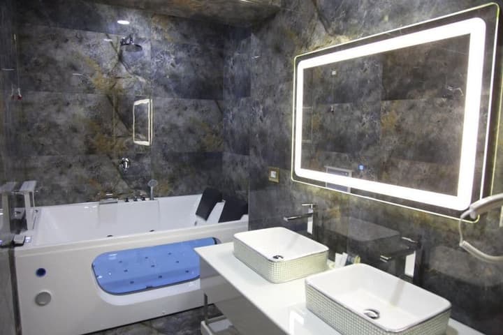 HOTEL ROZAFA