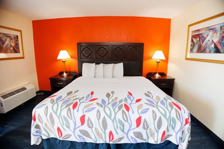 Garnet Inn & Suites, Orlando