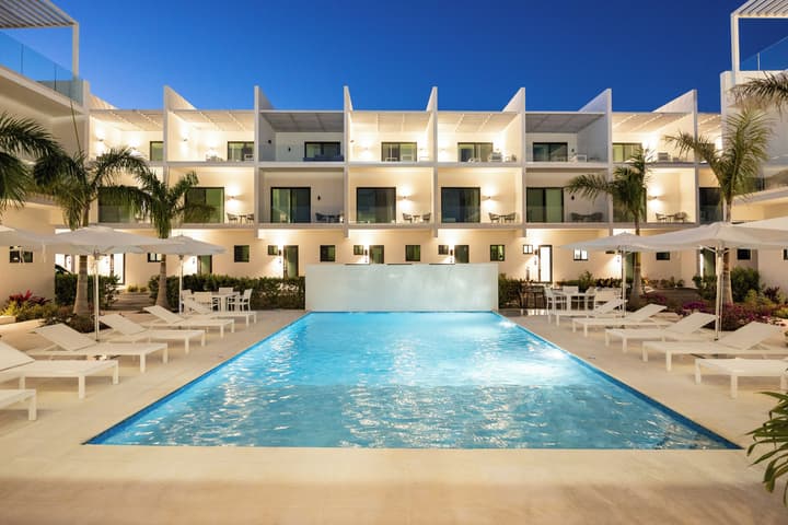 Seascape Grace Bay Hotel & Townhome Villas