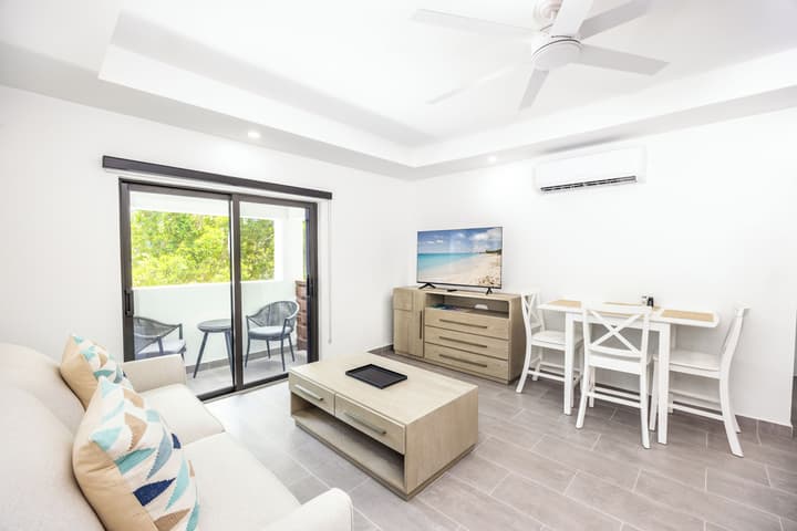 Seascape Grace Bay Hotel & Townhome Villas