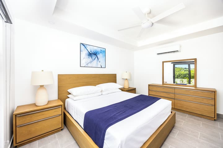 Seascape Grace Bay Hotel & Townhome Villas