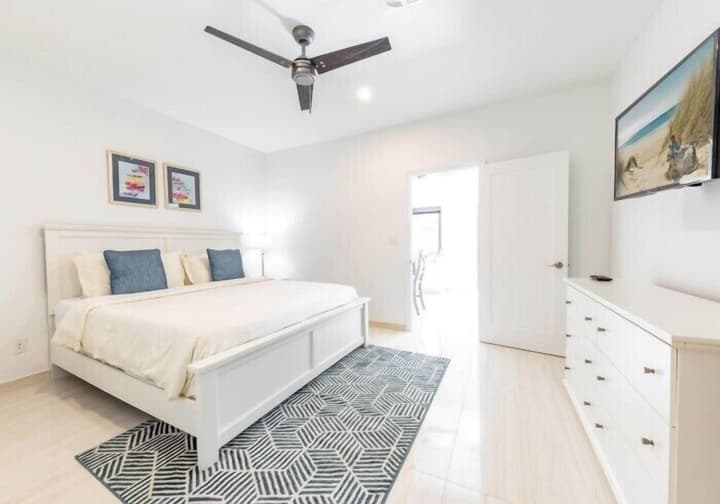 Seascape Grace Bay Hotel & Townhome Villas
