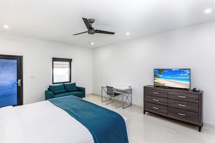 Seascape Grace Bay Hotel & Townhome Villas