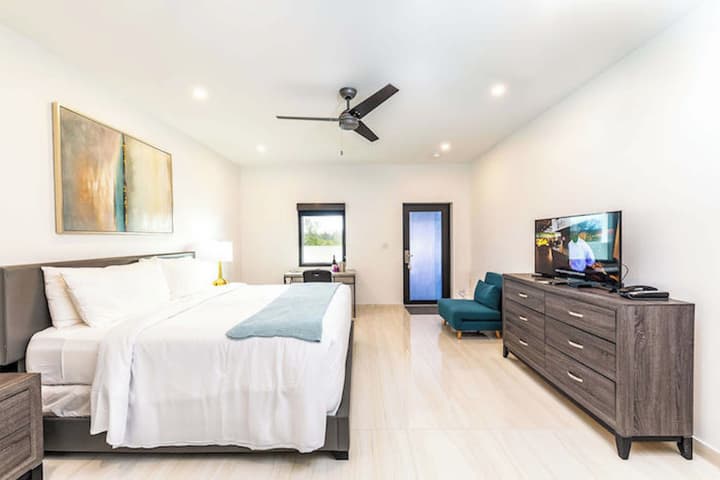 Seascape Grace Bay Hotel & Townhome Villas